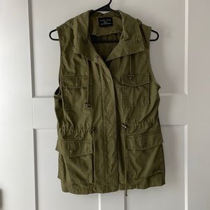 Army green utility vest, size medium